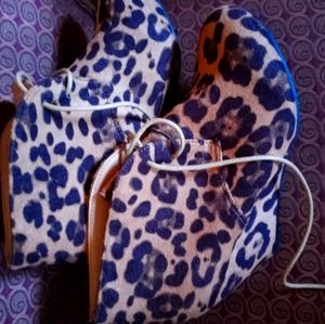 Bella Marie leopard print booties size 8